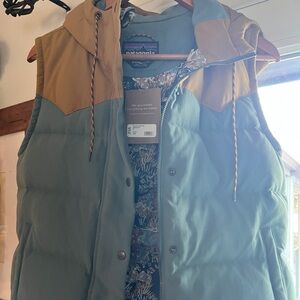 Patagonia Women's Green and Tan Hooded Vest